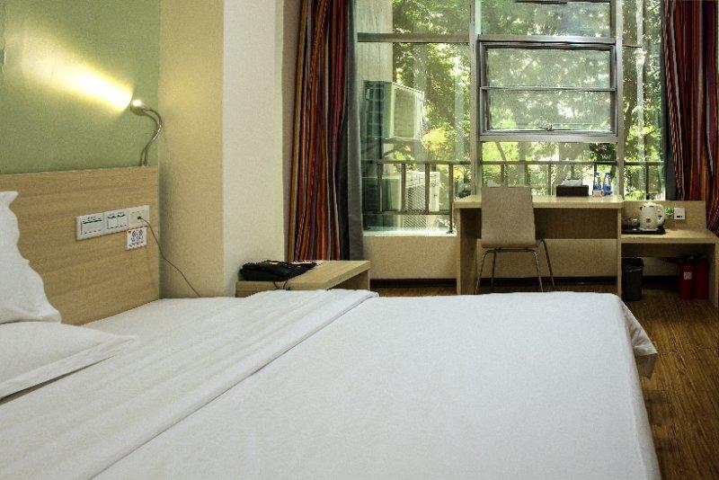 E+ Hotel Guangzhou Baixin Branch エクステリア 写真