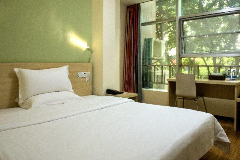 E+ Hotel Guangzhou Baixin Branch エクステリア 写真